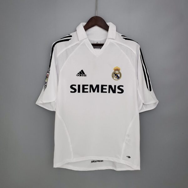 Real Madrid 2005 - 2006 home kit